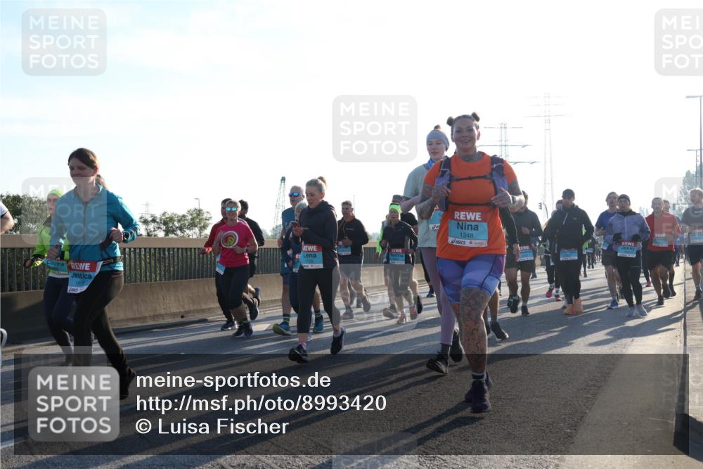 03.10.2025 - Köhlbrandbrückenlauf Luisa Fischer http://msf.ph/oto/8993420 03.10.2025 10:19:33 Position 3 1859, 1720, 1348 meine-sportfotos.de