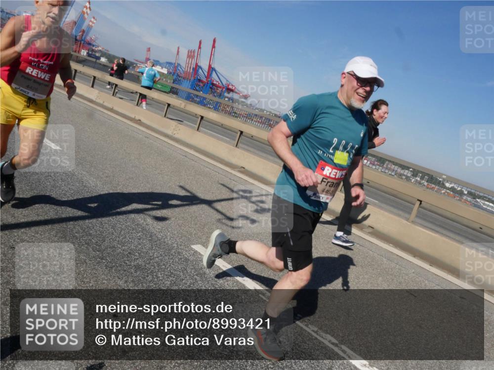 03.10.2025 - Köhlbrandbrückenlauf Matties Gatica Varas http://msf.ph/oto/8993421 03.10.2025 12:46:14 Position 2 4426, 39, 798, 4463 meine-sportfotos.de