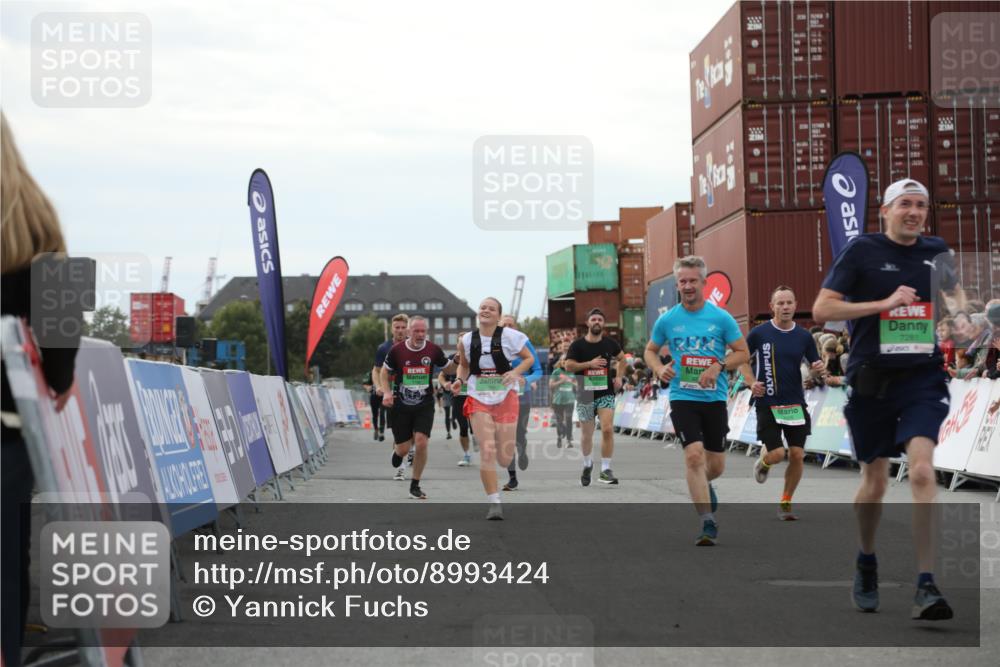 03.10.2025 - Köhlbrandbrückenlauf Yannick Fuchs http://msf.ph/oto/8993424 03.10.2025 16:04:04 Ziel 7257, 7281, 7297, 7392, 7451, 7599, 7798, 9149, 9306, 9377, 9562, 9744 meine-sportfotos.de