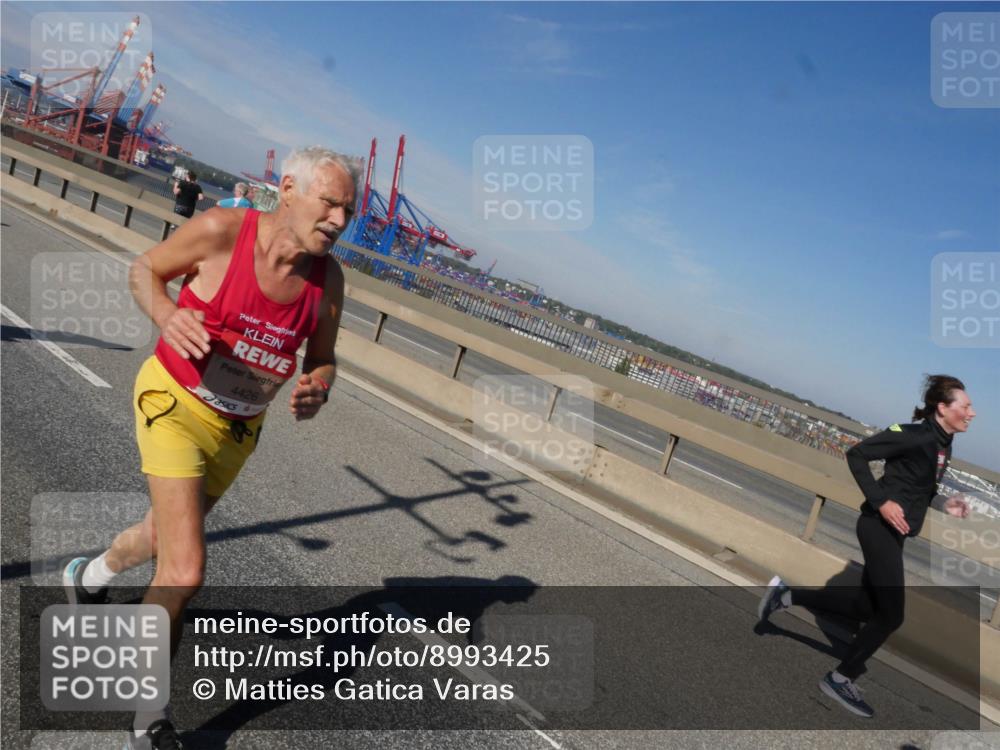 03.10.2025 - Köhlbrandbrückenlauf Matties Gatica Varas http://msf.ph/oto/8993425 03.10.2025 12:46:15 Position 2 4426 meine-sportfotos.de