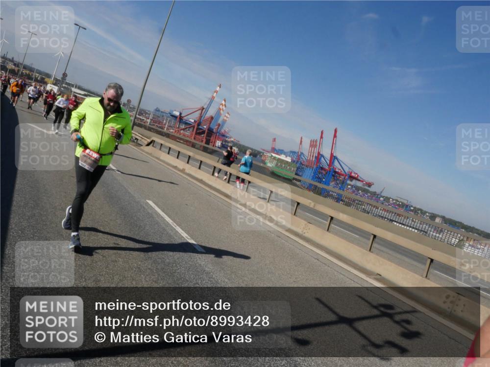 03.10.2025 - Köhlbrandbrückenlauf Matties Gatica Varas http://msf.ph/oto/8993428 03.10.2025 12:46:15 Position 2 6012 meine-sportfotos.de