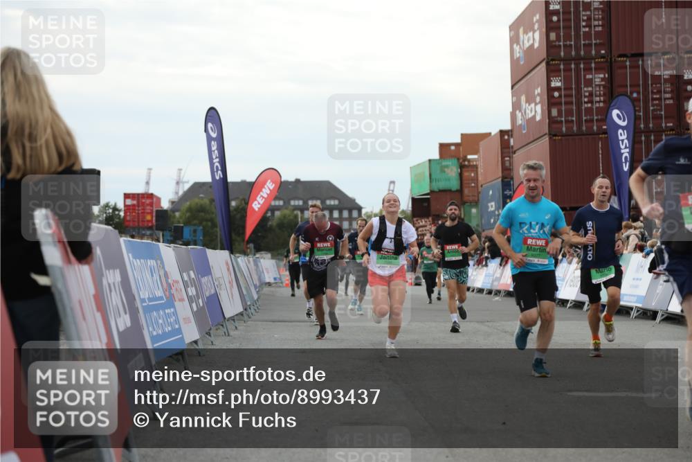 03.10.2025 - Köhlbrandbrückenlauf Yannick Fuchs http://msf.ph/oto/8993437 03.10.2025 16:04:05 Ziel 7257, 7281, 7297, 7392, 7451, 7466, 7599, 7798, 9149, 9306, 9377, 9562, 9744 meine-sportfotos.de
