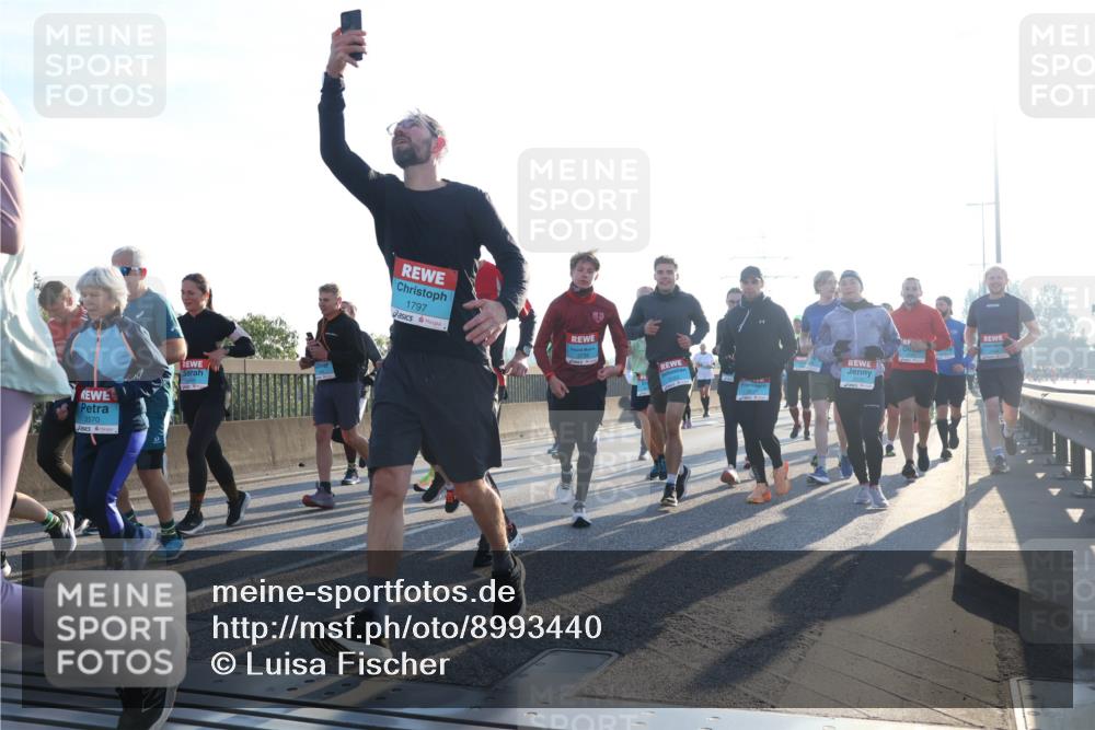 03.10.2025 - Köhlbrandbrückenlauf Luisa Fischer http://msf.ph/oto/8993440 03.10.2025 10:19:35 Position 3 3570, 0, 1797, 3162 meine-sportfotos.de