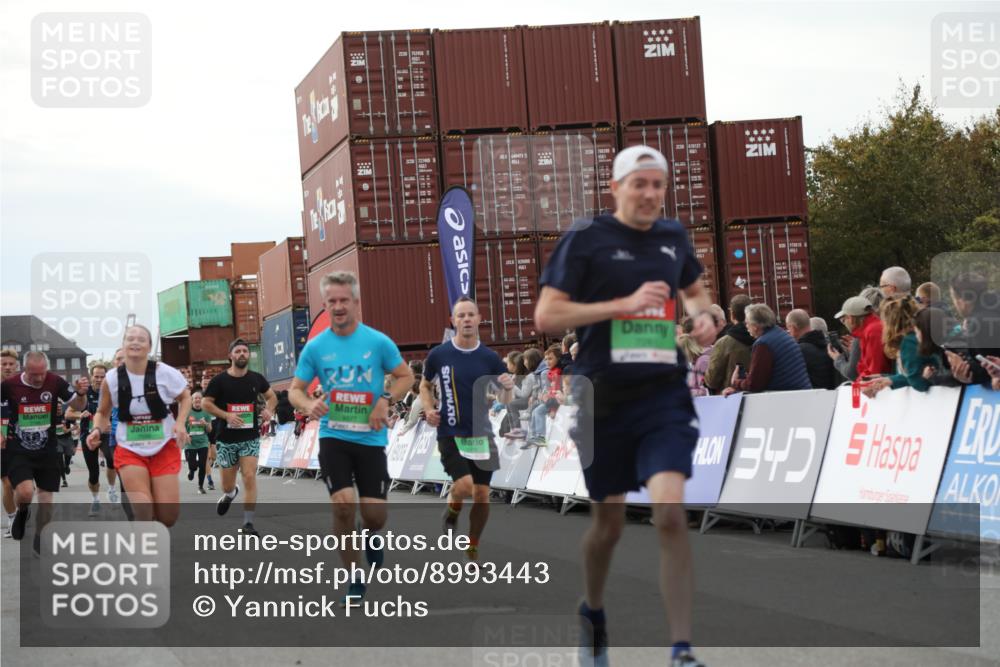 03.10.2025 - Köhlbrandbrückenlauf Yannick Fuchs http://msf.ph/oto/8993443 03.10.2025 16:04:05 Ziel 7257, 7281, 7297, 7392, 7451, 7466, 7599, 7798, 9149, 9306, 9377, 9562, 9744 meine-sportfotos.de