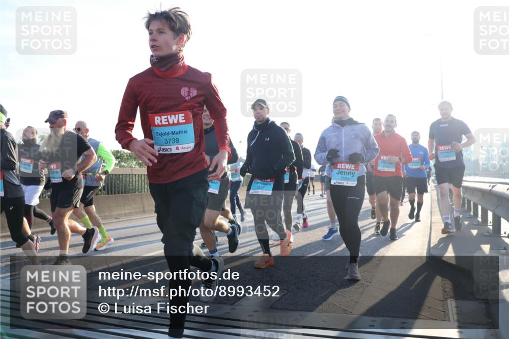 03.10.2025 - Köhlbrandbrückenlauf Luisa Fischer http://msf.ph/oto/8993452 03.10.2025 10:19:36 Position 3 3738, 3537, 3535, 2144 meine-sportfotos.de