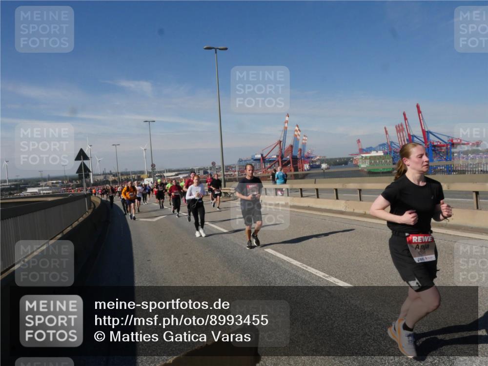 03.10.2025 - Köhlbrandbrückenlauf Matties Gatica Varas http://msf.ph/oto/8993455 03.10.2025 12:46:18 Position 2 6098 meine-sportfotos.de
