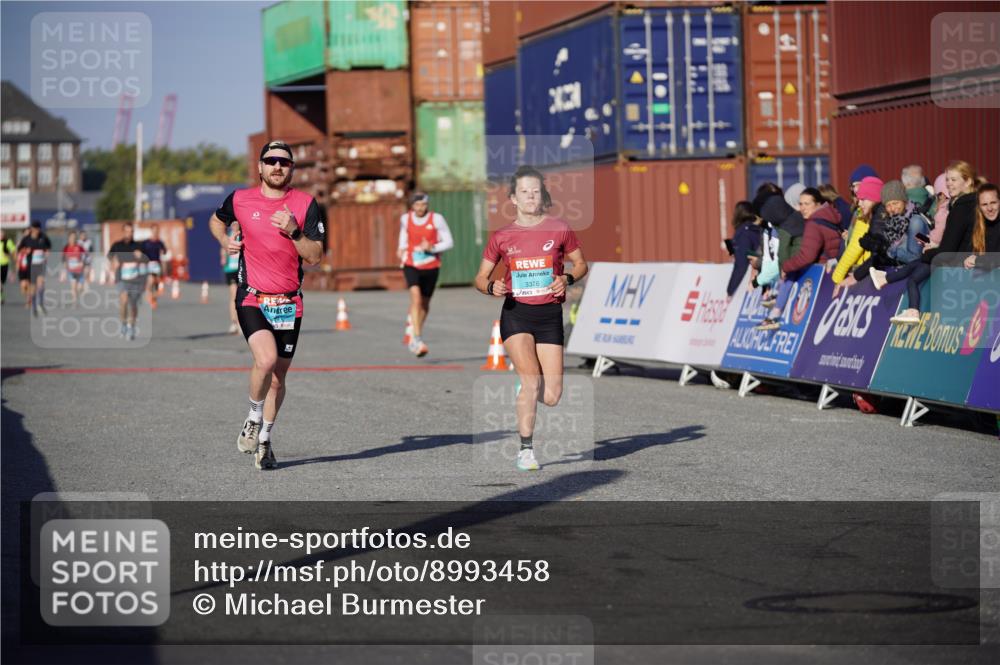 03.10.2025 - Köhlbrandbrückenlauf Michael Burmester http://msf.ph/oto/8993458 03.10.2025 09:54:44 Ziel 2961, 3376, 3609 meine-sportfotos.de