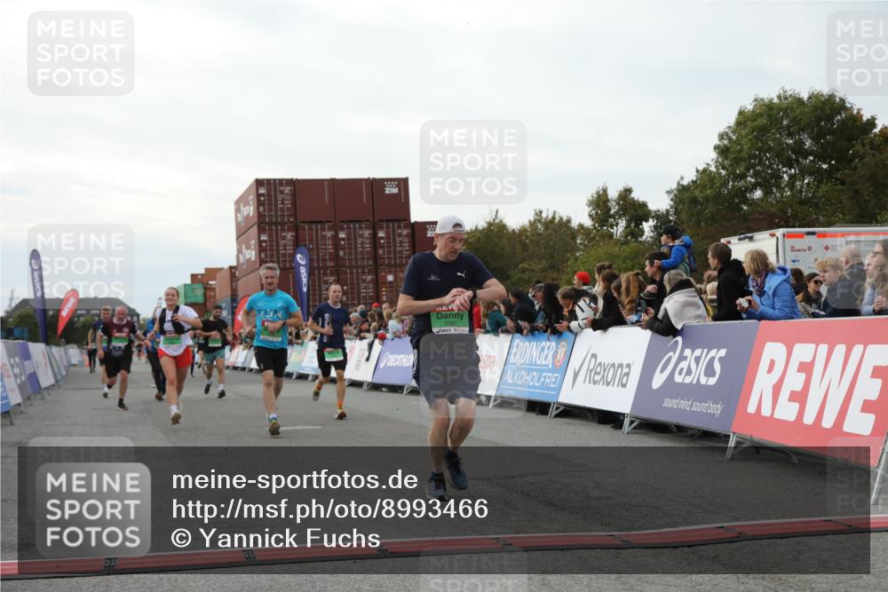 03.10.2025 - Köhlbrandbrückenlauf Yannick Fuchs http://msf.ph/oto/8993466 03.10.2025 16:04:06 Ziel 7281, 7297, 7392, 7451, 7466, 7599, 7798, 8082, 9149, 9306, 9377, 9562, 9618 meine-sportfotos.de
