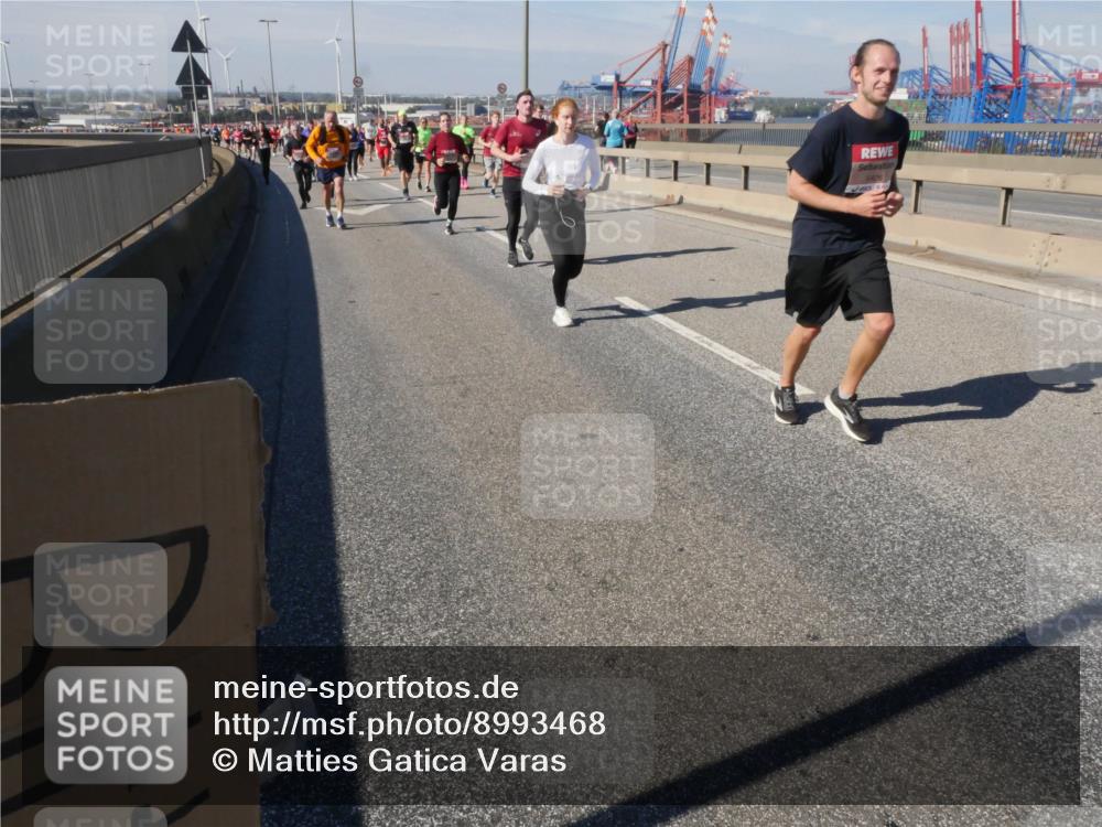 03.10.2025 - Köhlbrandbrückenlauf Matties Gatica Varas http://msf.ph/oto/8993468 03.10.2025 12:46:20 Position 2  meine-sportfotos.de
