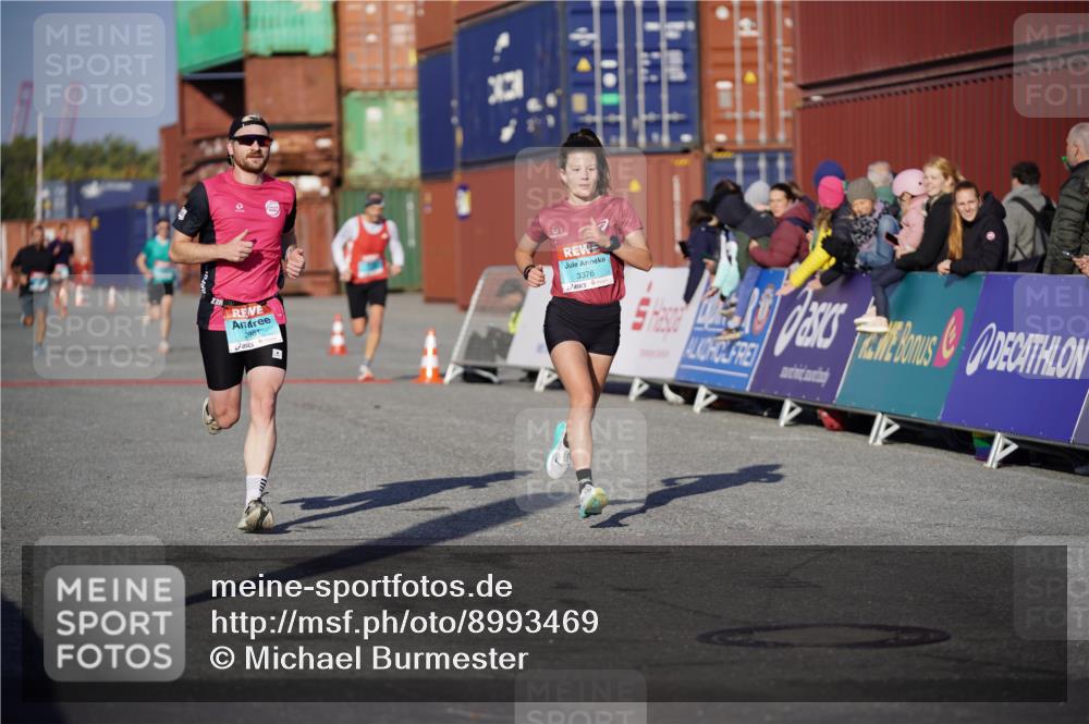 03.10.2025 - Köhlbrandbrückenlauf Michael Burmester http://msf.ph/oto/8993469 03.10.2025 09:54:44 Ziel 2961, 3376, 3609 meine-sportfotos.de