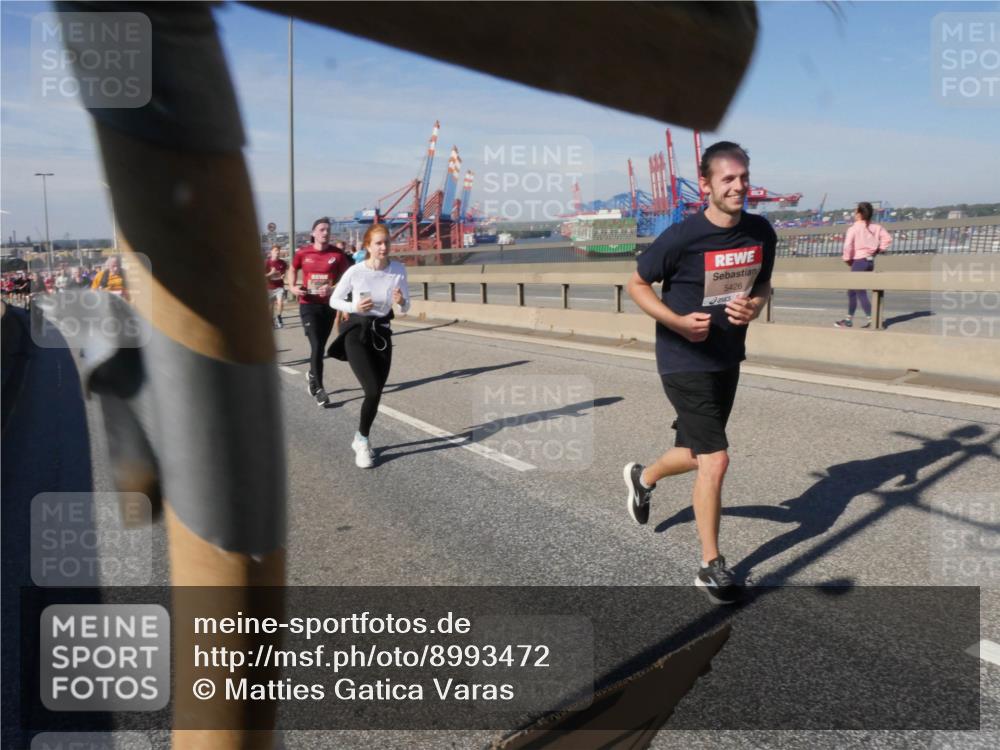 03.10.2025 - Köhlbrandbrückenlauf Matties Gatica Varas http://msf.ph/oto/8993472 03.10.2025 12:46:20 Position 2 5426 meine-sportfotos.de