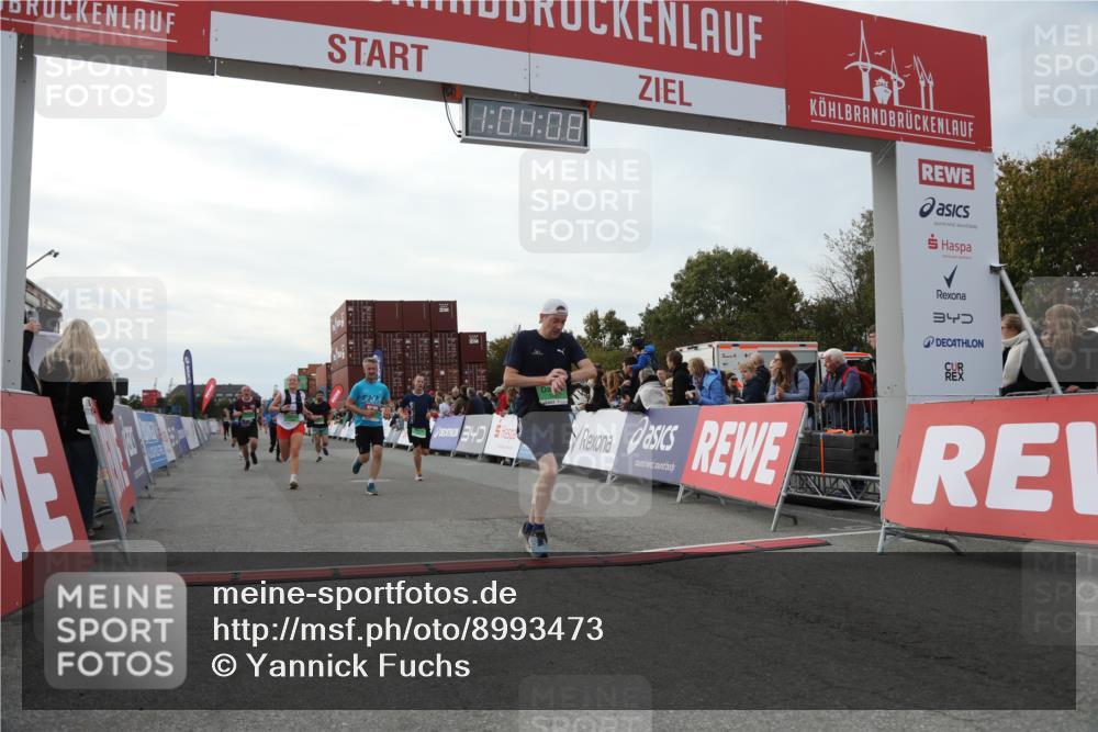 03.10.2025 - Köhlbrandbrückenlauf Yannick Fuchs http://msf.ph/oto/8993473 03.10.2025 16:04:06 Ziel 7281, 7297, 7392, 7451, 7466, 7599, 7798, 8082, 9149, 9306, 9377, 9562, 9618 meine-sportfotos.de