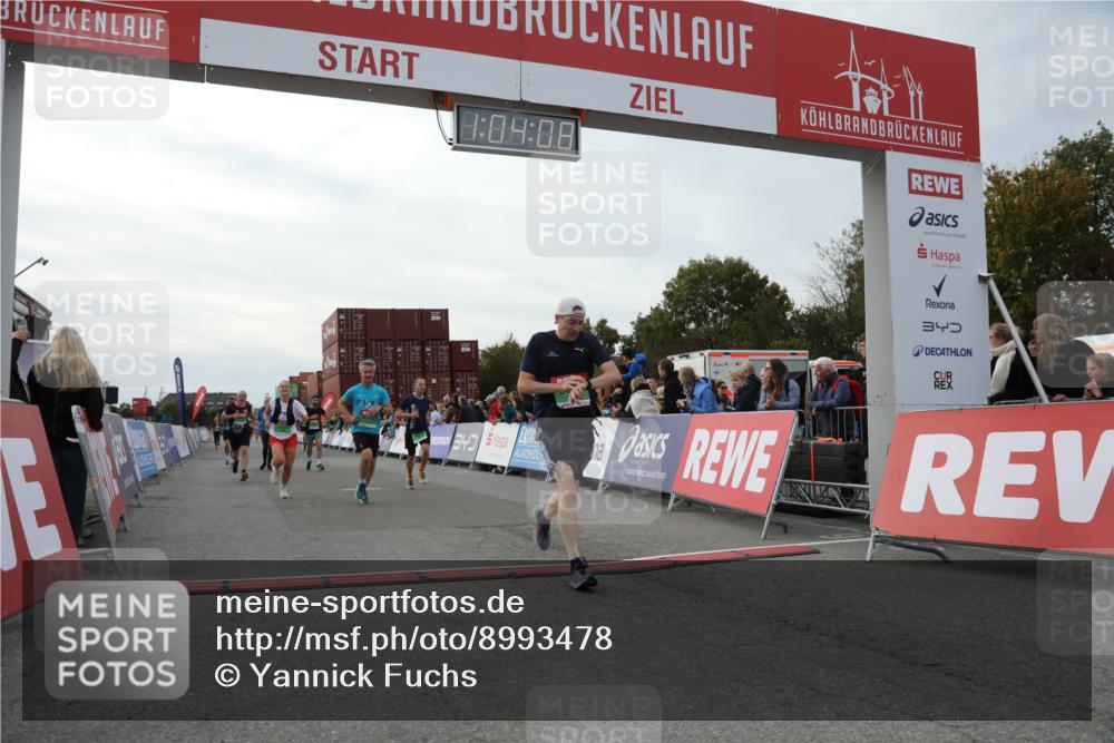 03.10.2025 - Köhlbrandbrückenlauf Yannick Fuchs http://msf.ph/oto/8993478 03.10.2025 16:04:06 Ziel 7281, 7297, 7392, 7451, 7466, 7599, 7798, 8082, 9149, 9306, 9377, 9562, 9618 meine-sportfotos.de