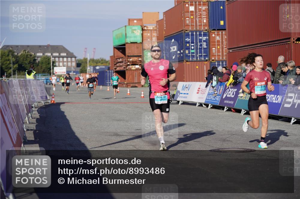 03.10.2025 - Köhlbrandbrückenlauf Michael Burmester http://msf.ph/oto/8993486 03.10.2025 09:54:45 Ziel 2961, 3376, 3527, 3609 meine-sportfotos.de