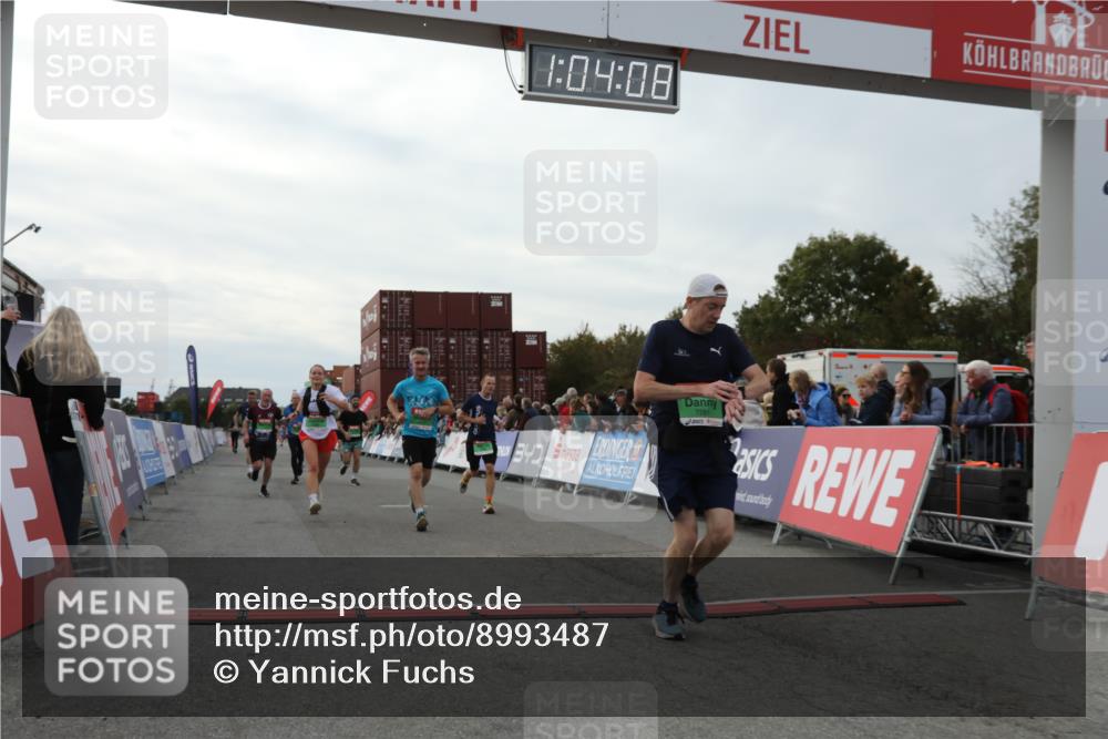 03.10.2025 - Köhlbrandbrückenlauf Yannick Fuchs http://msf.ph/oto/8993487 03.10.2025 16:04:06 Ziel 7281, 7297, 7392, 7451, 7466, 7599, 7798, 8082, 9149, 9306, 9377, 9562, 9618 meine-sportfotos.de