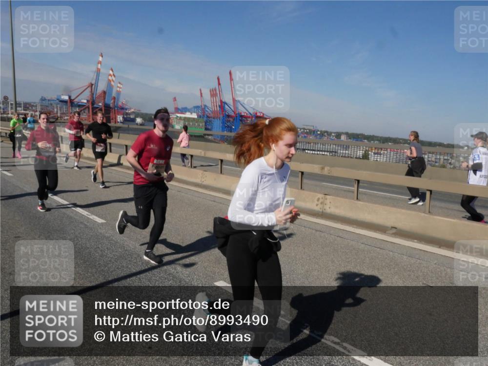 03.10.2025 - Köhlbrandbrückenlauf Matties Gatica Varas http://msf.ph/oto/8993490 03.10.2025 12:46:22 Position 2  meine-sportfotos.de