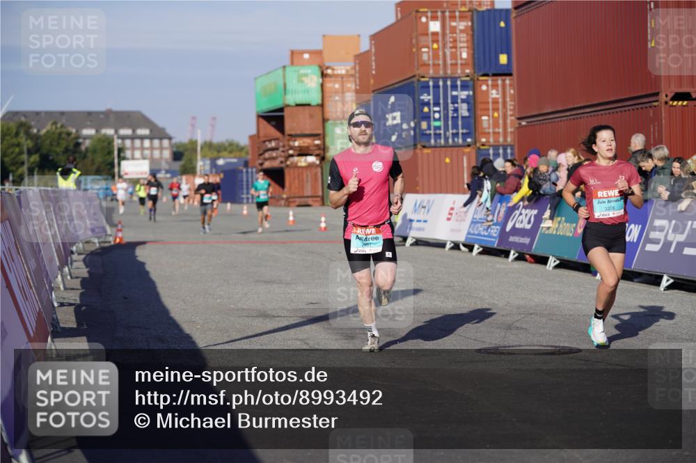 03.10.2025 - Köhlbrandbrückenlauf Michael Burmester http://msf.ph/oto/8993492 03.10.2025 09:54:45 Ziel 2961, 3376, 3527, 3609 meine-sportfotos.de