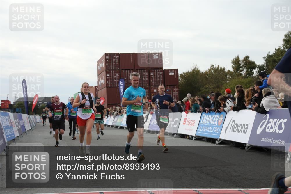 03.10.2025 - Köhlbrandbrückenlauf Yannick Fuchs http://msf.ph/oto/8993493 03.10.2025 16:04:07 Ziel 7281, 7297, 7392, 7451, 7466, 7599, 7798, 8082, 9149, 9306, 9377, 9562, 9618 meine-sportfotos.de