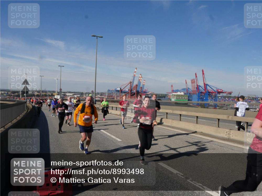 03.10.2025 - Köhlbrandbrückenlauf Matties Gatica Varas http://msf.ph/oto/8993498 03.10.2025 12:46:24 Position 2  meine-sportfotos.de