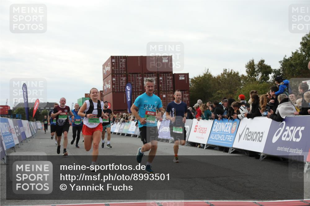 03.10.2025 - Köhlbrandbrückenlauf Yannick Fuchs http://msf.ph/oto/8993501 03.10.2025 16:04:07 Ziel 7281, 7297, 7392, 7451, 7466, 7599, 7798, 8082, 9149, 9306, 9377, 9562, 9618 meine-sportfotos.de