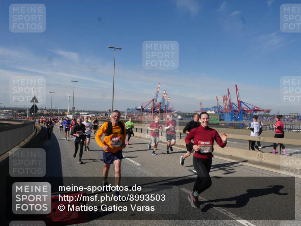 03.10.2025 - Köhlbrandbrückenlauf Matties Gatica Varas http://msf.ph/oto/8993503 03.10.2025 12:46:24 Position 2 5937 meine-sportfotos.de
