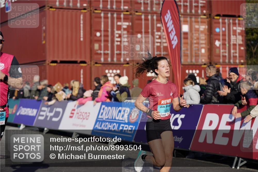 03.10.2025 - Köhlbrandbrückenlauf Michael Burmester http://msf.ph/oto/8993504 03.10.2025 09:54:46 Ziel 2961, 3376, 3527, 3609 meine-sportfotos.de