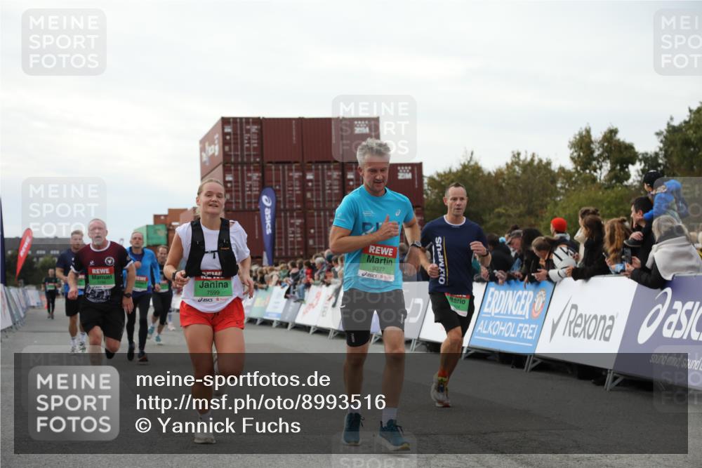 03.10.2025 - Köhlbrandbrückenlauf Yannick Fuchs http://msf.ph/oto/8993516 03.10.2025 16:04:07 Ziel 7281, 7297, 7392, 7451, 7466, 7599, 7798, 8082, 9149, 9306, 9377, 9562, 9618 meine-sportfotos.de