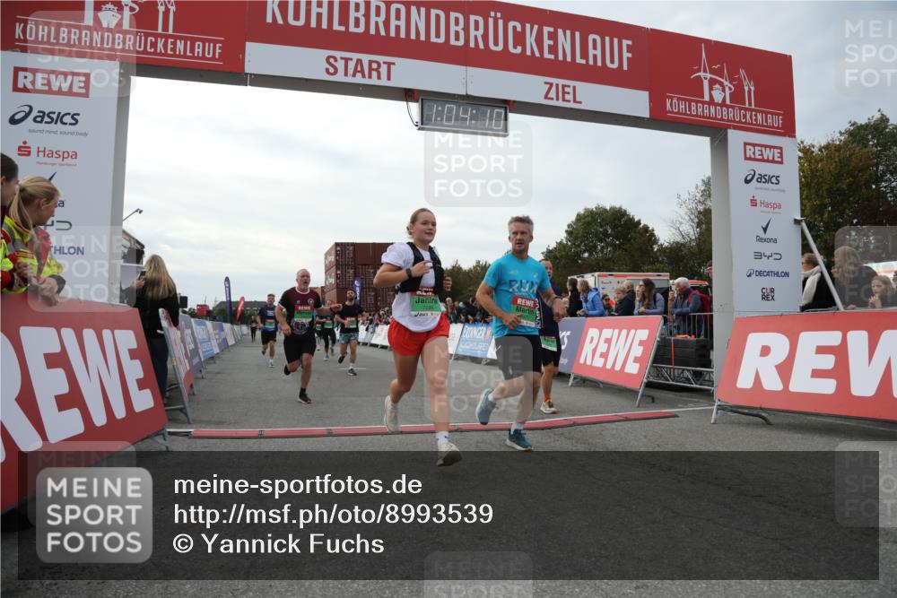 03.10.2025 - Köhlbrandbrückenlauf Yannick Fuchs http://msf.ph/oto/8993539 03.10.2025 16:04:08 Ziel 7281, 7297, 7392, 7451, 7466, 7599, 7798, 8082, 9149, 9306, 9377, 9562, 9618 meine-sportfotos.de