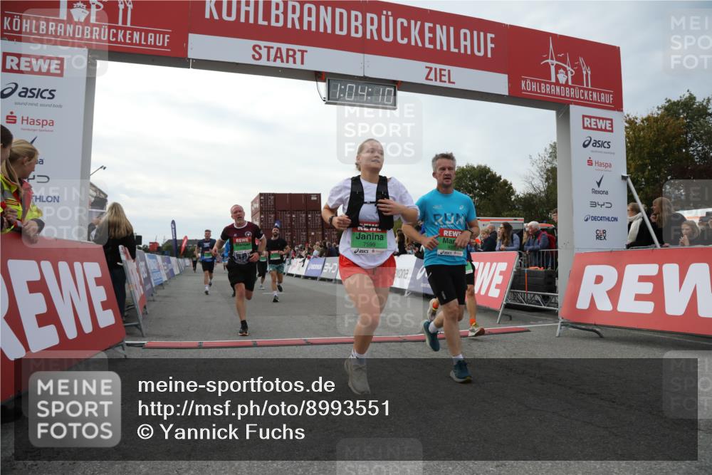 03.10.2025 - Köhlbrandbrückenlauf Yannick Fuchs http://msf.ph/oto/8993551 03.10.2025 16:04:09 Ziel 7281, 7297, 7392, 7451, 7466, 7599, 7611, 7798, 8082, 9149, 9306, 9377, 9562, 9618 meine-sportfotos.de