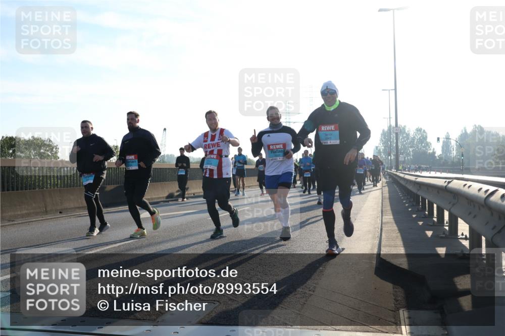 03.10.2025 - Köhlbrandbrückenlauf Luisa Fischer http://msf.ph/oto/8993554 03.10.2025 10:19:46 Position 3 3843 meine-sportfotos.de