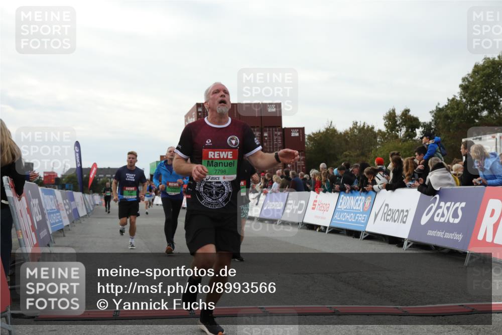 03.10.2025 - Köhlbrandbrückenlauf Yannick Fuchs http://msf.ph/oto/8993566 03.10.2025 16:04:09 Ziel 7281, 7297, 7392, 7451, 7466, 7599, 7611, 7798, 8082, 9149, 9306, 9377, 9562, 9618 meine-sportfotos.de