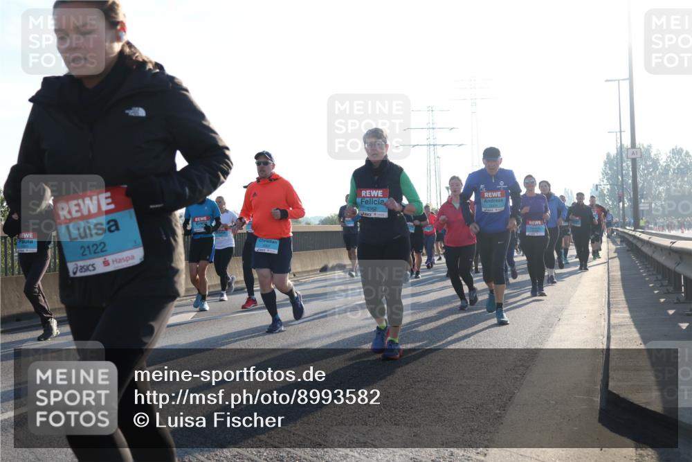 03.10.2025 - Köhlbrandbrückenlauf Luisa Fischer http://msf.ph/oto/8993582 03.10.2025 10:19:49 Position 3 2122 meine-sportfotos.de