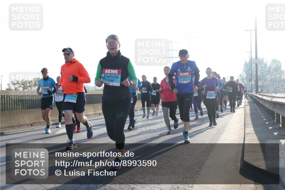 03.10.2025 - Köhlbrandbrückenlauf Luisa Fischer http://msf.ph/oto/8993590 03.10.2025 10:19:50 Position 3 2007, 3582, 3509 meine-sportfotos.de