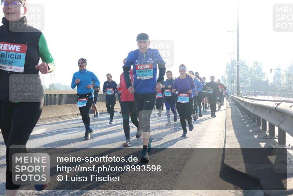 03.10.2025 - Köhlbrandbrückenlauf Luisa Fischer http://msf.ph/oto/8993598 03.10.2025 10:19:50 Position 3 3582, 3509, 3726 meine-sportfotos.de