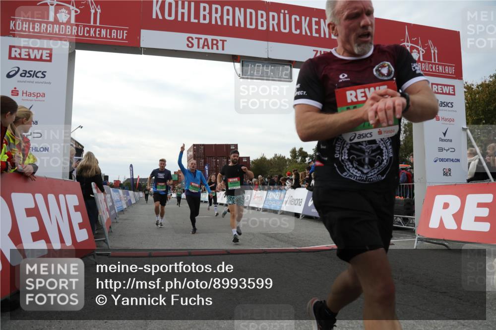 03.10.2025 - Köhlbrandbrückenlauf Yannick Fuchs http://msf.ph/oto/8993599 03.10.2025 16:04:10 Ziel 7281, 7297, 7392, 7451, 7466, 7599, 7611, 7798, 8082, 9149, 9306, 9377, 9562, 9618 meine-sportfotos.de