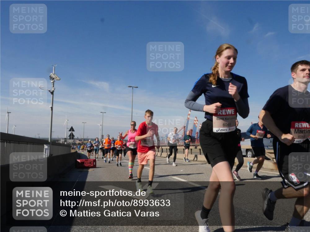 03.10.2025 - Köhlbrandbrückenlauf Matties Gatica Varas http://msf.ph/oto/8993633 03.10.2025 12:46:44 Position 2 6049, 6048 meine-sportfotos.de