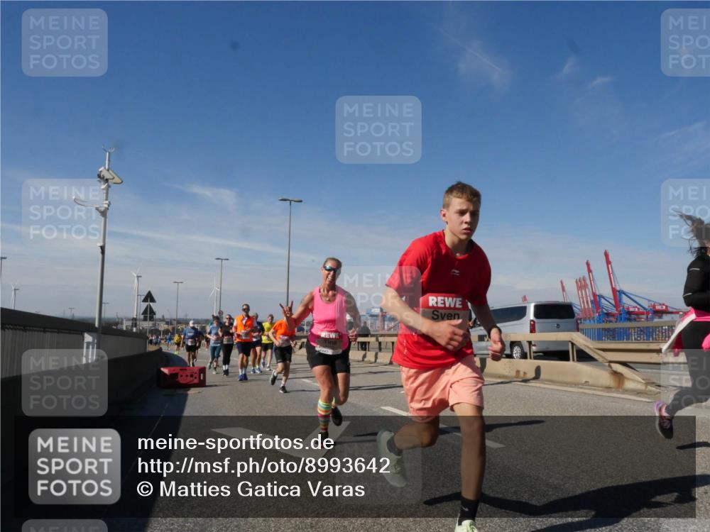 03.10.2025 - Köhlbrandbrückenlauf Matties Gatica Varas http://msf.ph/oto/8993642 03.10.2025 12:46:45 Position 2  meine-sportfotos.de