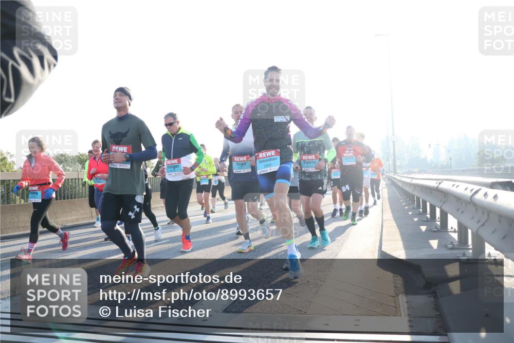 03.10.2025 - Köhlbrandbrückenlauf Luisa Fischer http://msf.ph/oto/8993657 03.10.2025 10:19:56 Position 3 2969, 2512, 64 meine-sportfotos.de