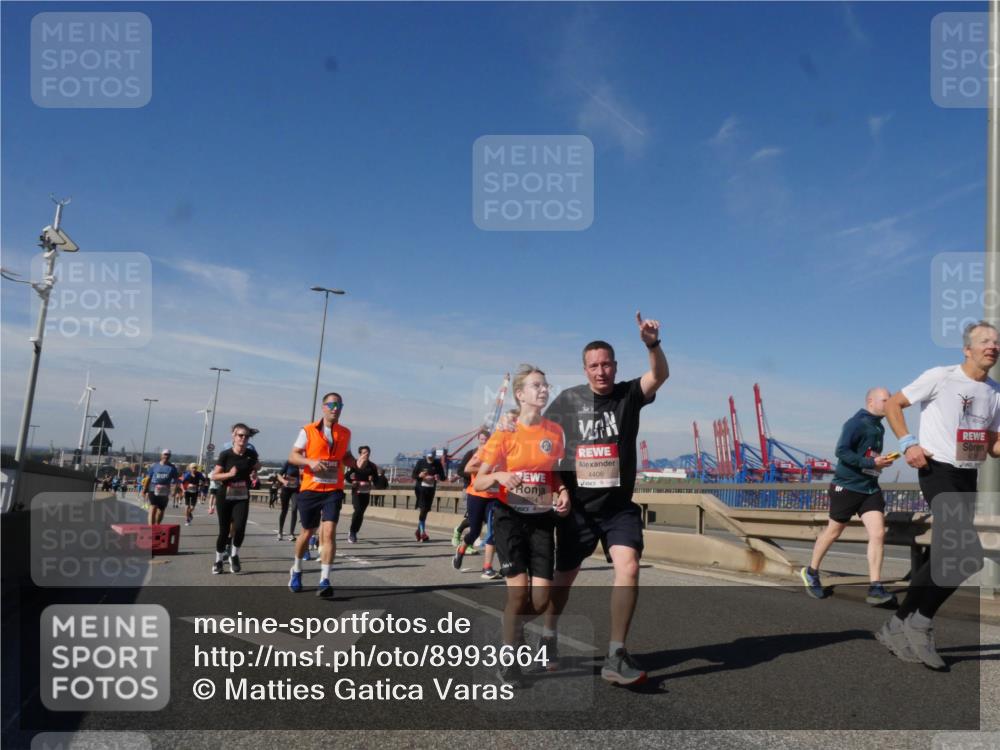 03.10.2025 - Köhlbrandbrückenlauf Matties Gatica Varas http://msf.ph/oto/8993664 03.10.2025 12:46:47 Position 2 5054, 4406 meine-sportfotos.de