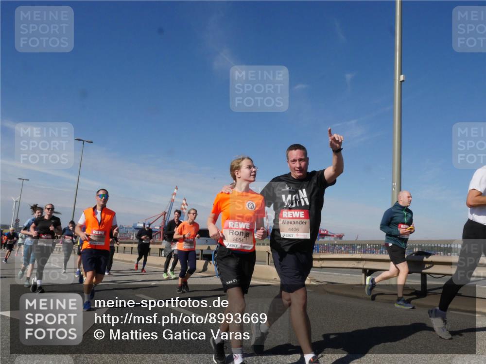 03.10.2025 - Köhlbrandbrückenlauf Matties Gatica Varas http://msf.ph/oto/8993669 03.10.2025 12:46:48 Position 2 5054, 4406 meine-sportfotos.de