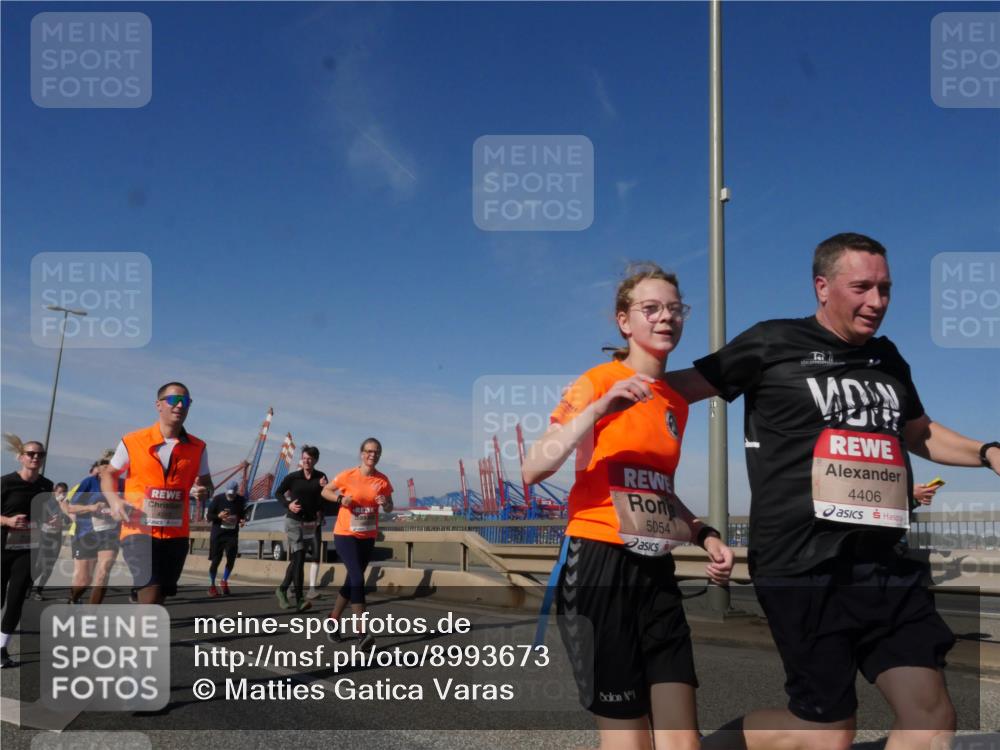 03.10.2025 - Köhlbrandbrückenlauf Matties Gatica Varas http://msf.ph/oto/8993673 03.10.2025 12:46:48 Position 2 5054, 4406 meine-sportfotos.de