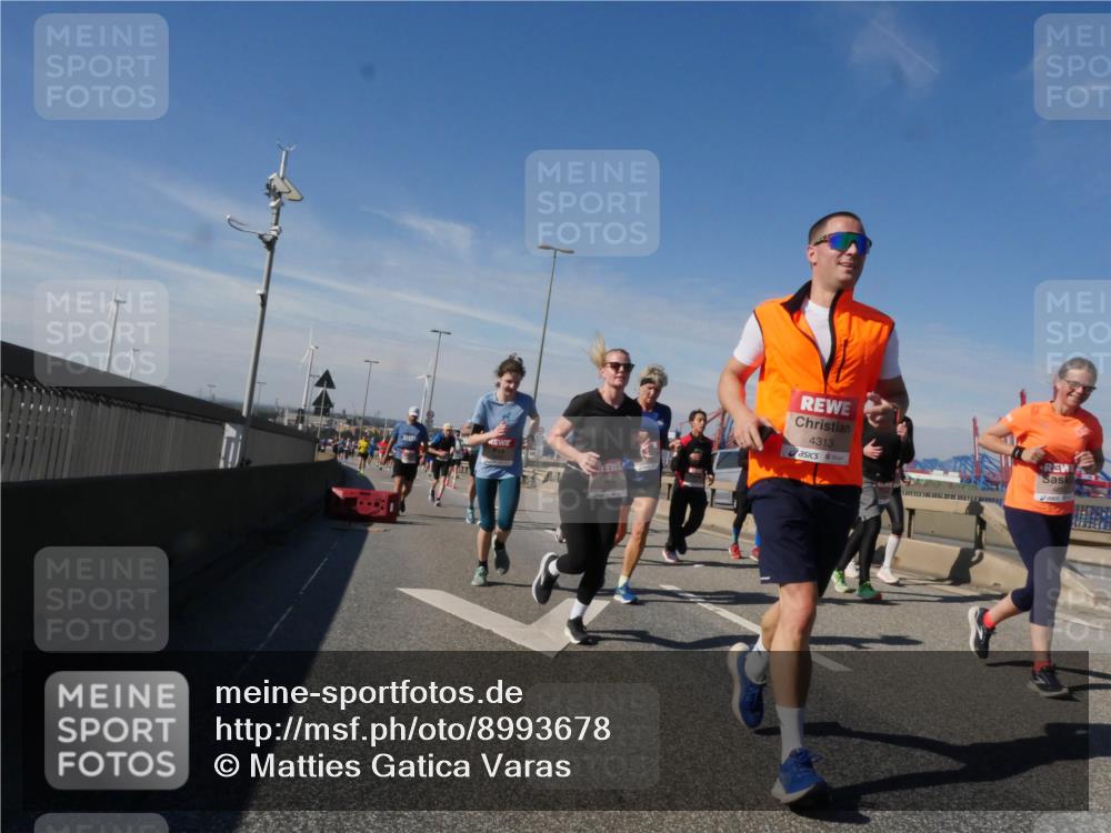 03.10.2025 - Köhlbrandbrückenlauf Matties Gatica Varas http://msf.ph/oto/8993678 03.10.2025 12:46:49 Position 2 4313 meine-sportfotos.de