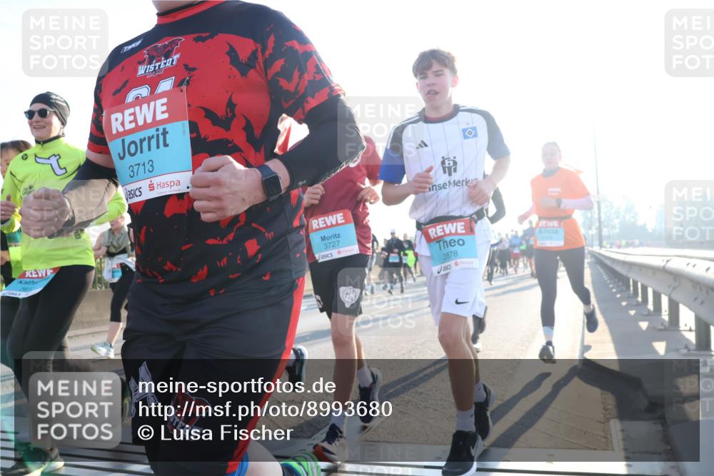 03.10.2025 - Köhlbrandbrückenlauf Luisa Fischer http://msf.ph/oto/8993680 03.10.2025 10:19:59 Position 3 3713, 5, 3727, 2878 meine-sportfotos.de