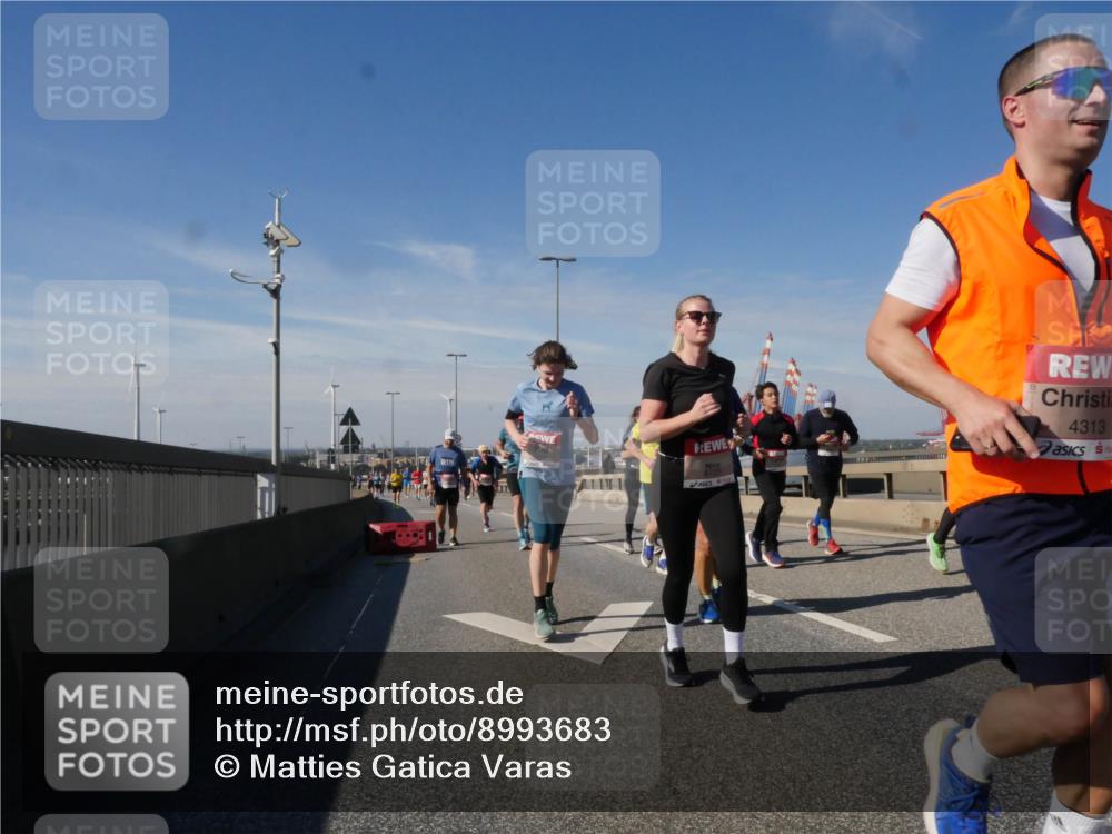03.10.2025 - Köhlbrandbrückenlauf Matties Gatica Varas http://msf.ph/oto/8993683 03.10.2025 12:46:49 Position 2 4313 meine-sportfotos.de