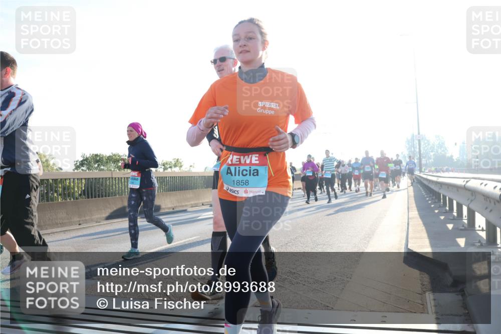 03.10.2025 - Köhlbrandbrückenlauf Luisa Fischer http://msf.ph/oto/8993688 03.10.2025 10:20:00 Position 3 1858, 717 meine-sportfotos.de