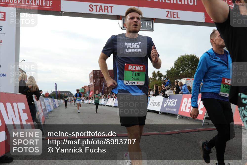 03.10.2025 - Köhlbrandbrückenlauf Yannick Fuchs http://msf.ph/oto/8993707 03.10.2025 16:04:12 Ziel 7297, 7392, 7451, 7466, 7611, 7798, 8082, 9010, 9149, 9306, 9562, 9618 meine-sportfotos.de