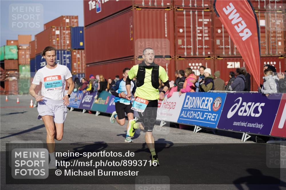 03.10.2025 - Köhlbrandbrückenlauf Michael Burmester http://msf.ph/oto/8993716 03.10.2025 09:55:04 Ziel 2879, 3083, 3152, 3288, 3490, 3628, 3702, 3715, 3720 meine-sportfotos.de