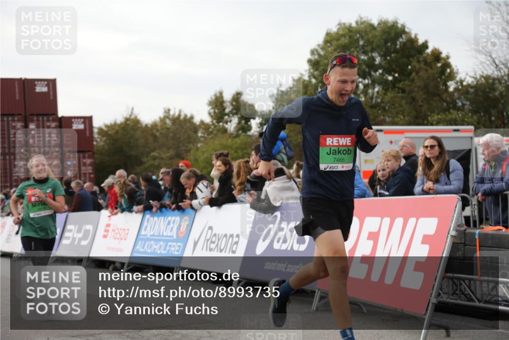 03.10.2025 - Köhlbrandbrückenlauf Yannick Fuchs http://msf.ph/oto/8993735 03.10.2025 16:04:14 Ziel 7297, 7392, 7451, 7466, 7611, 8082, 9010, 9149, 9562, 9618 meine-sportfotos.de