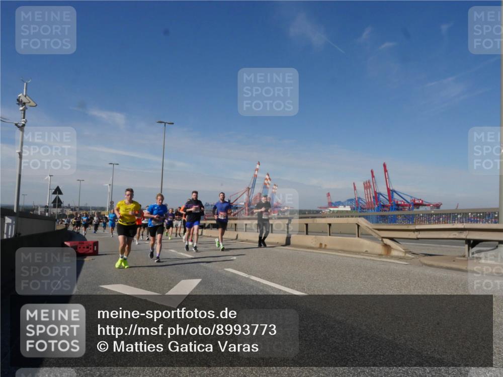03.10.2025 - Köhlbrandbrückenlauf Matties Gatica Varas http://msf.ph/oto/8993773 03.10.2025 12:47:00 Position 2  meine-sportfotos.de