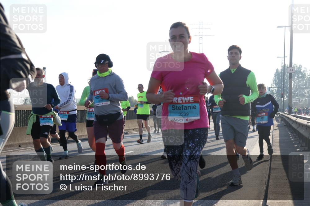 03.10.2025 - Köhlbrandbrückenlauf Luisa Fischer http://msf.ph/oto/8993776 03.10.2025 10:20:19 Position 3 1726, 1727, 1692, 3239, 1 meine-sportfotos.de